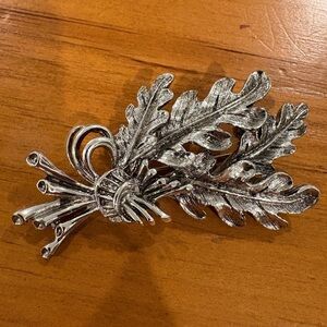 Vintage Silver-Tone Leaf & Ribbon Brooch – Nature Motif Statement Pin